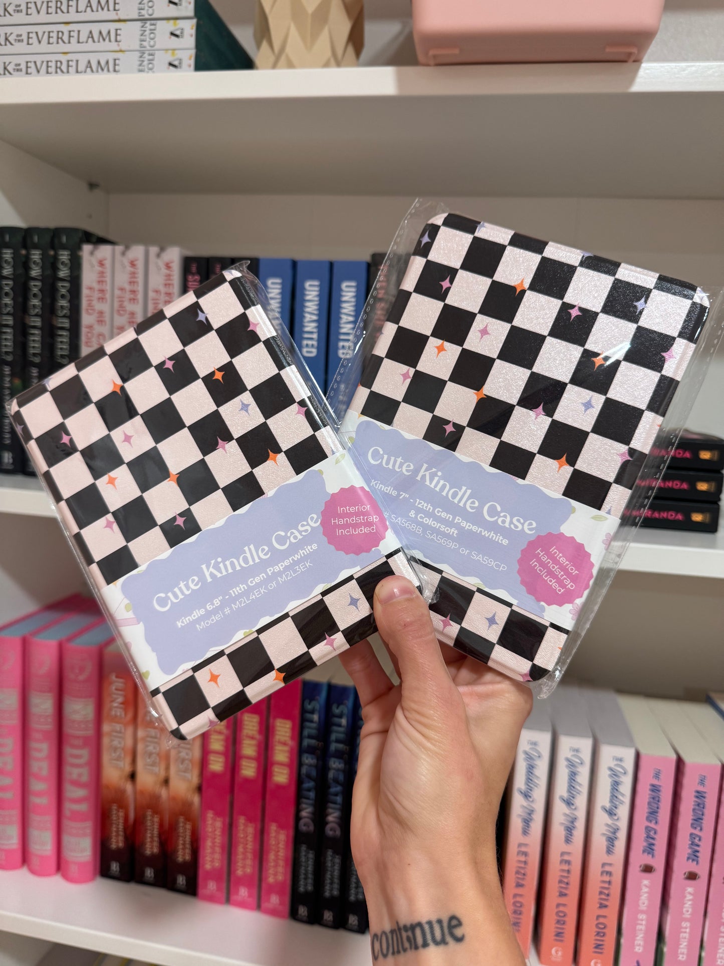 Retro Checkered E-Reader Case w/ Handle